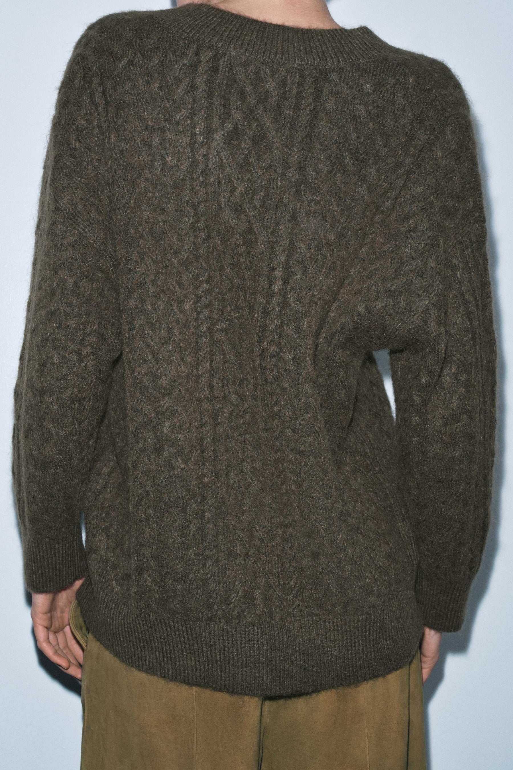 OVERSIZED CABLE KNIT JUMPER - Image 3