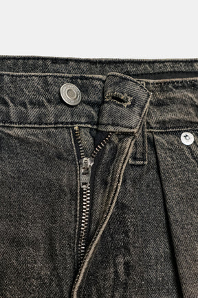 Wide-leg mid-waist jeans