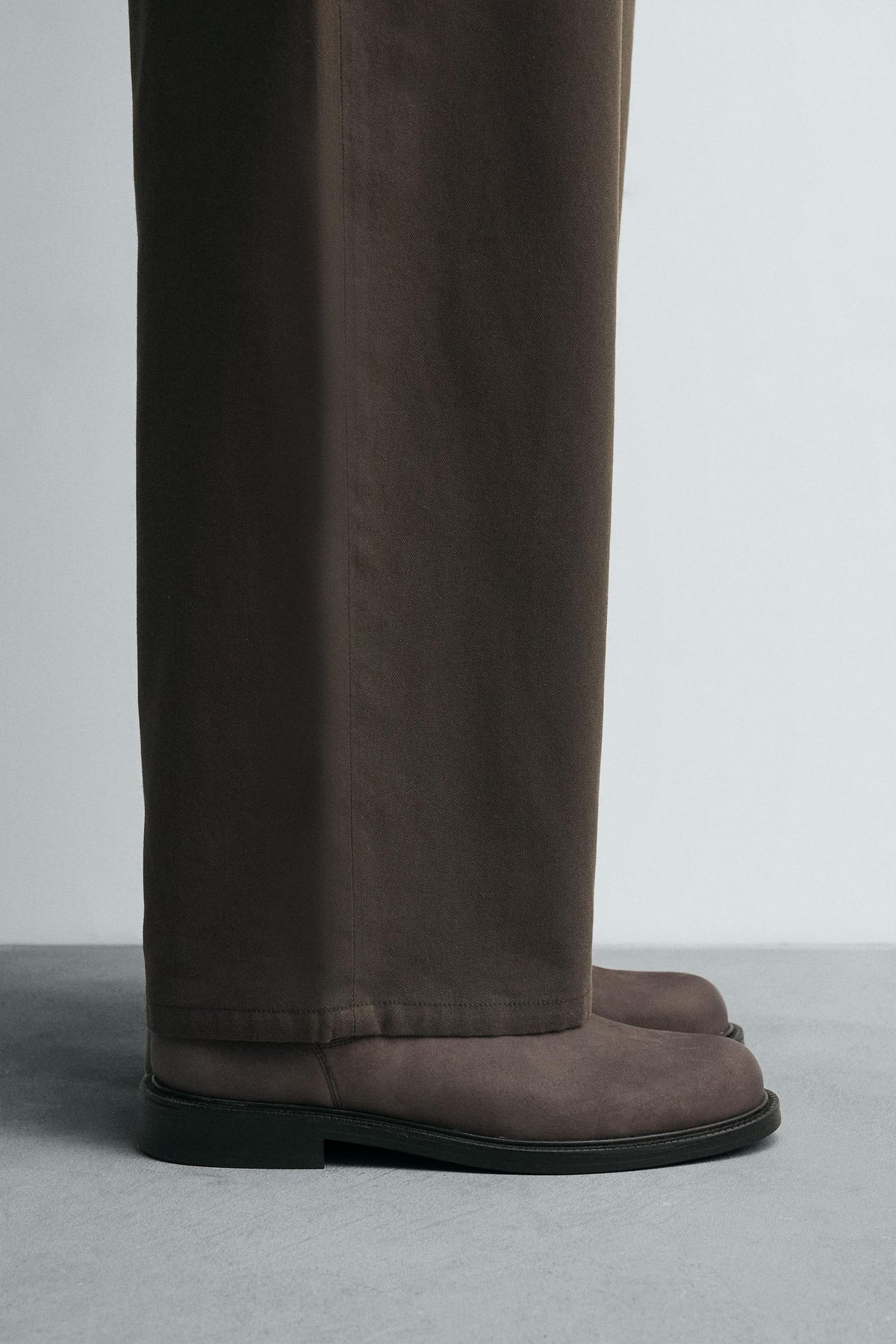 LEATHER CHELSEA BOOTS - Image 1