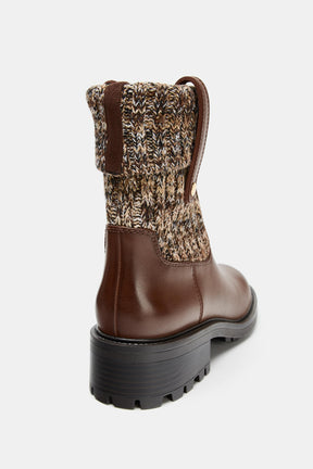 Ankle boots, flat sock.