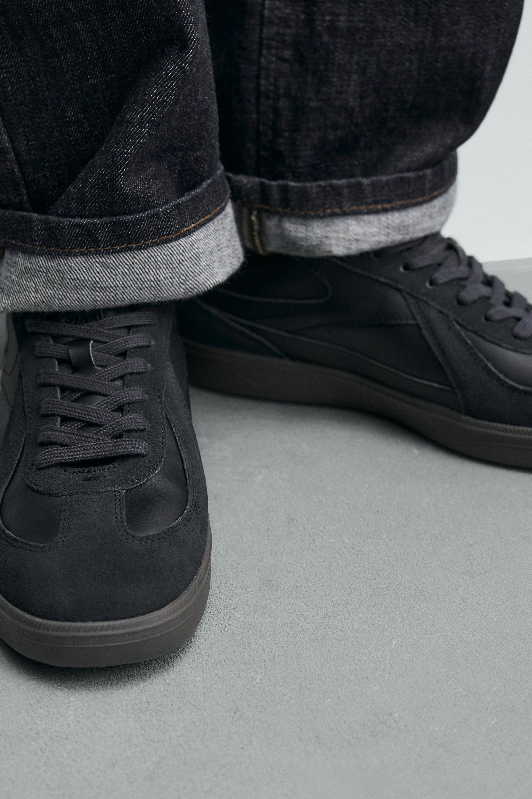 TRAINERS WITH CONTRAST SOLE - Image 3