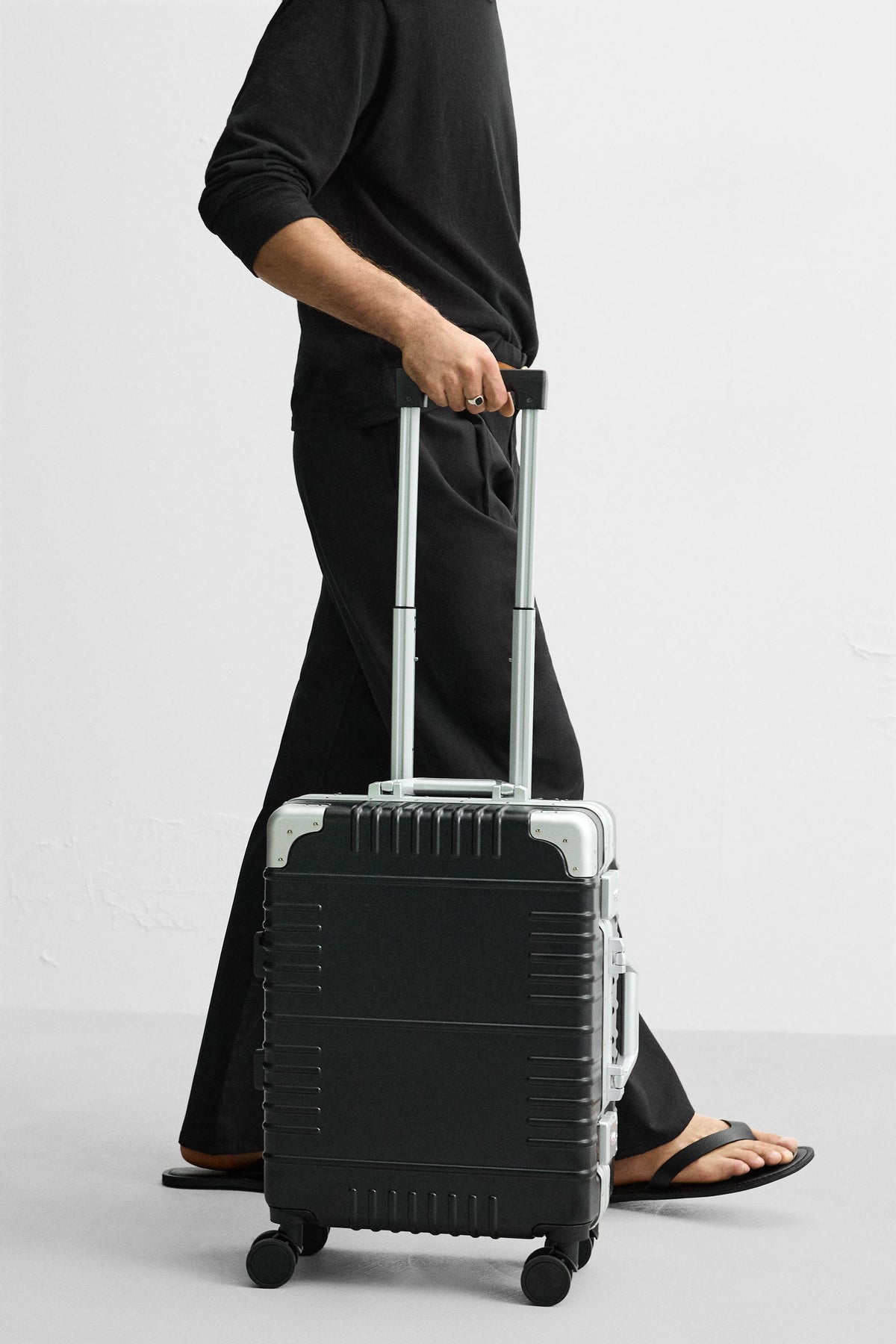 TRAVEL SUITCASE - Image 2
