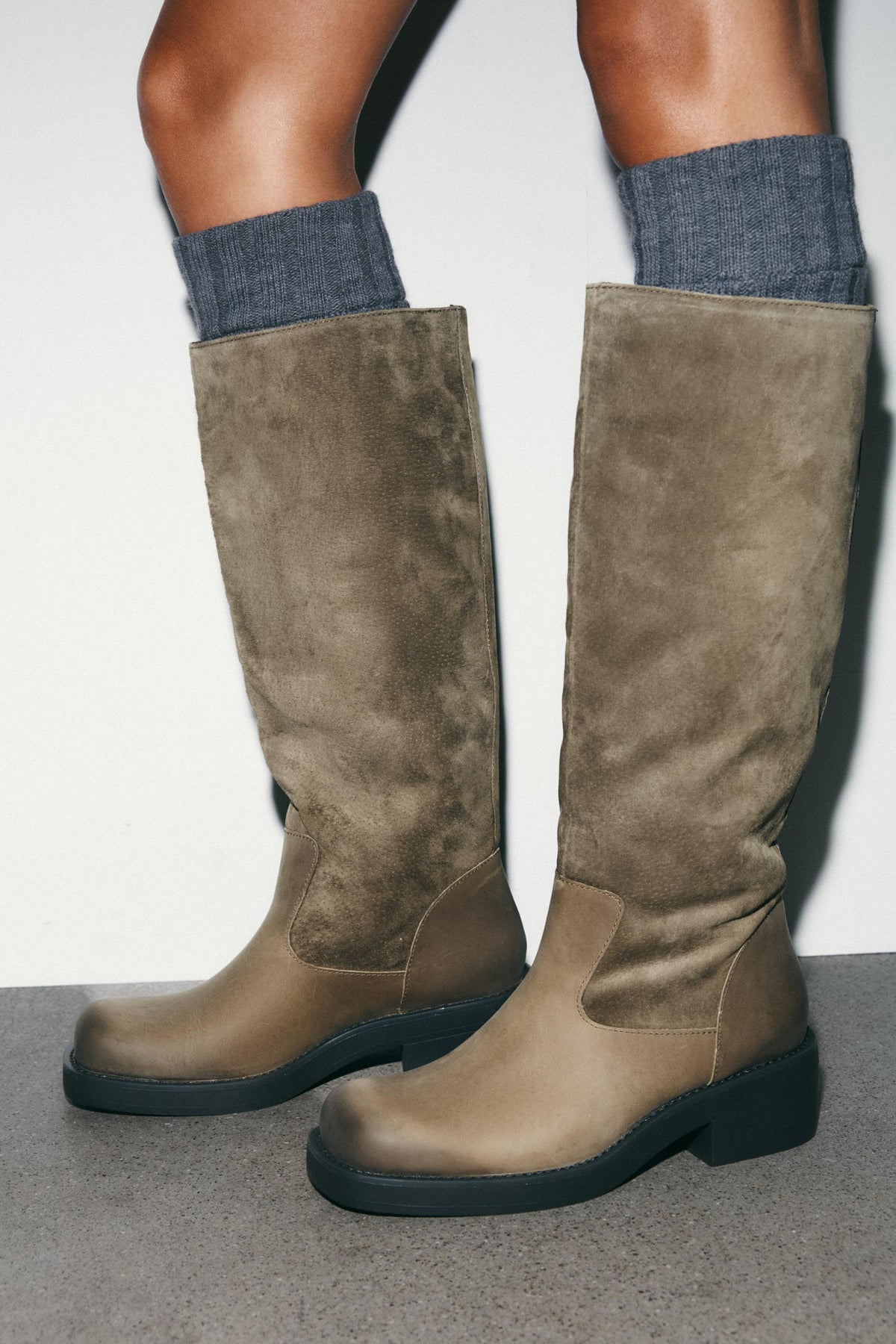 CONTRAST LEATHER BOOTS