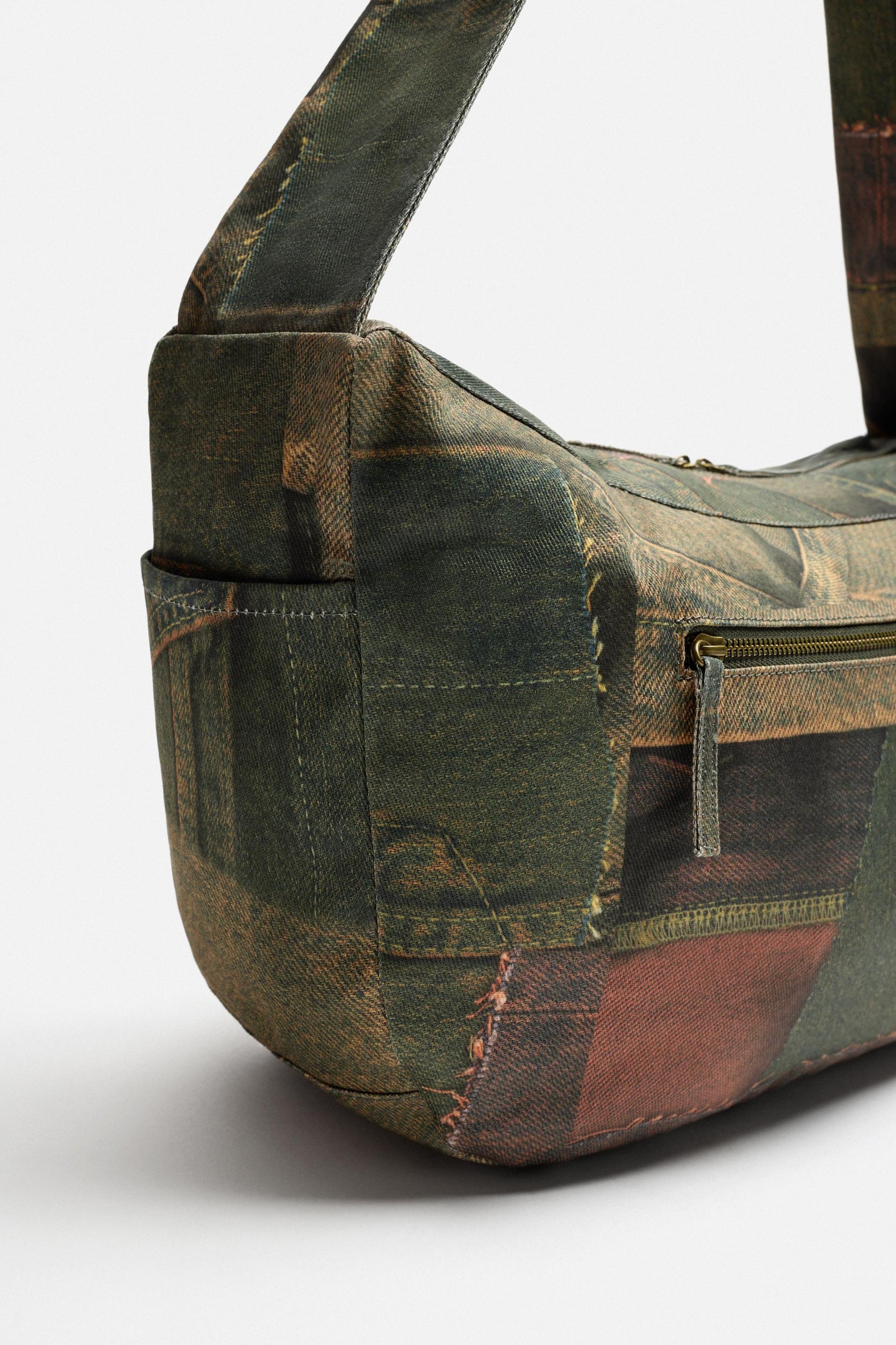DENIM PRINT SHOULDER BAG - Image 5