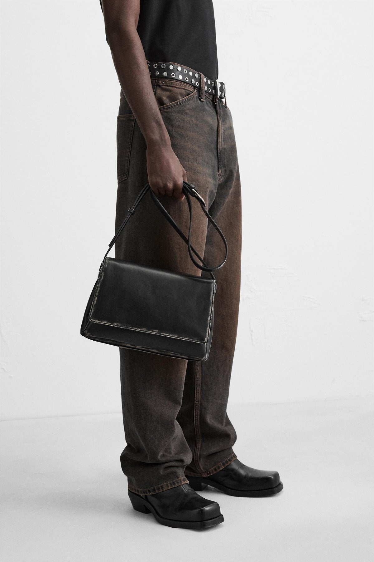 DISTRESSED-EFFECT FLAP CROSSBODY BAG - Image 2