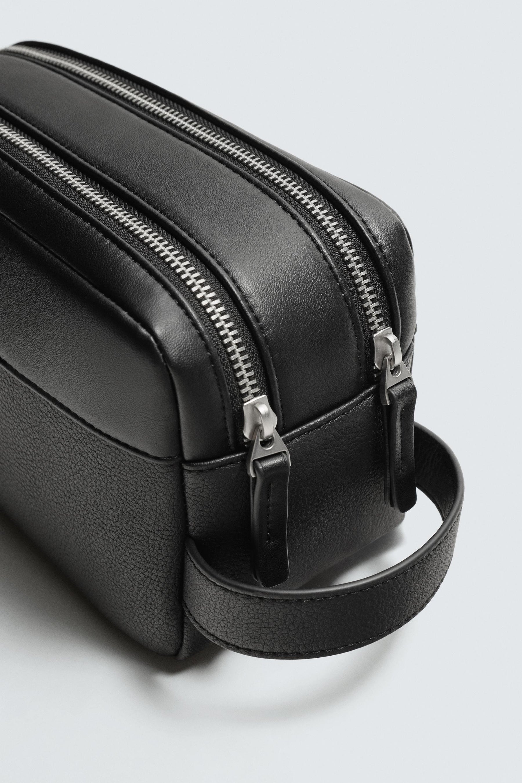 TEXTURED TOILETRY BAG - Image 3