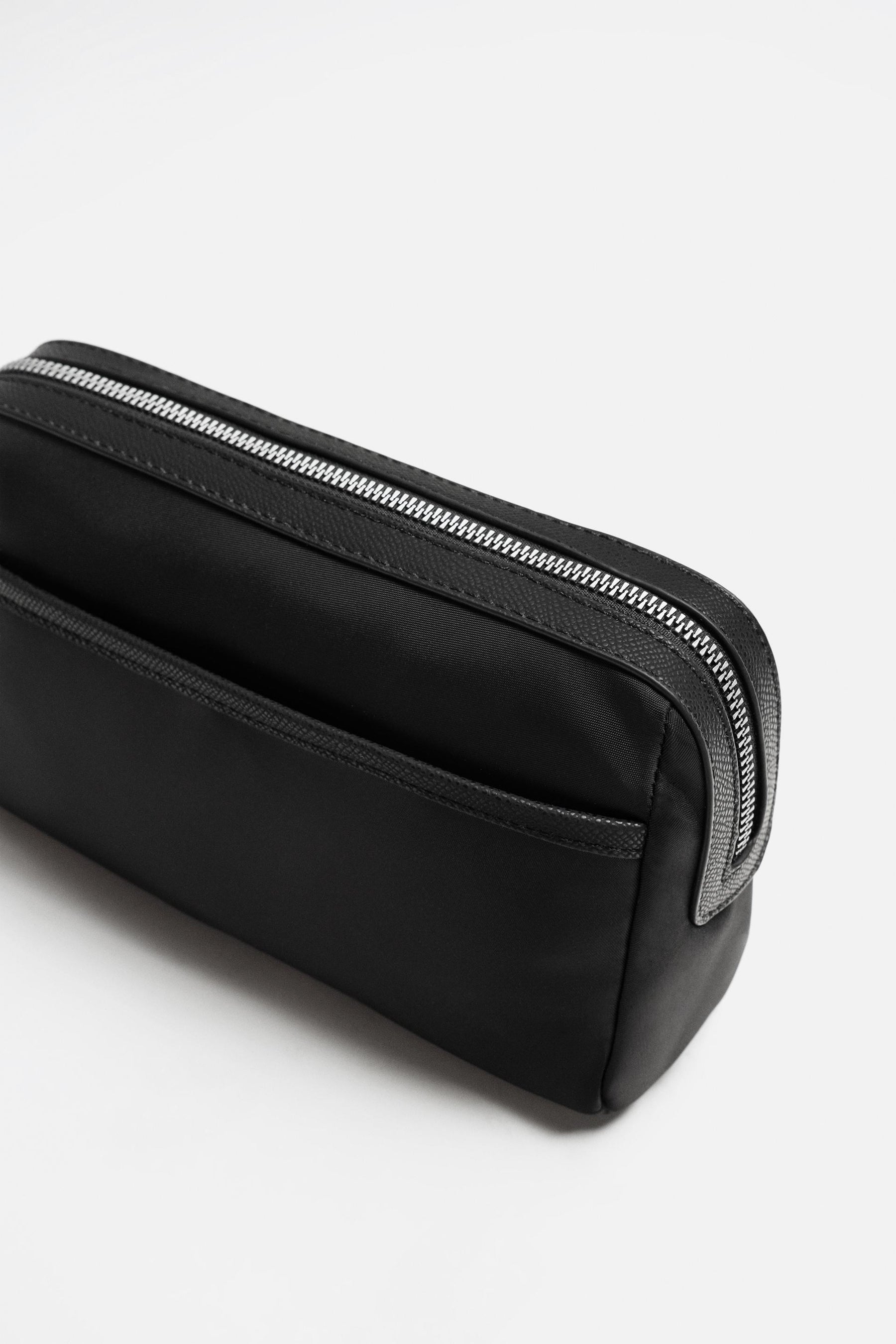 NYLON TOILETRY BAG - Image 3
