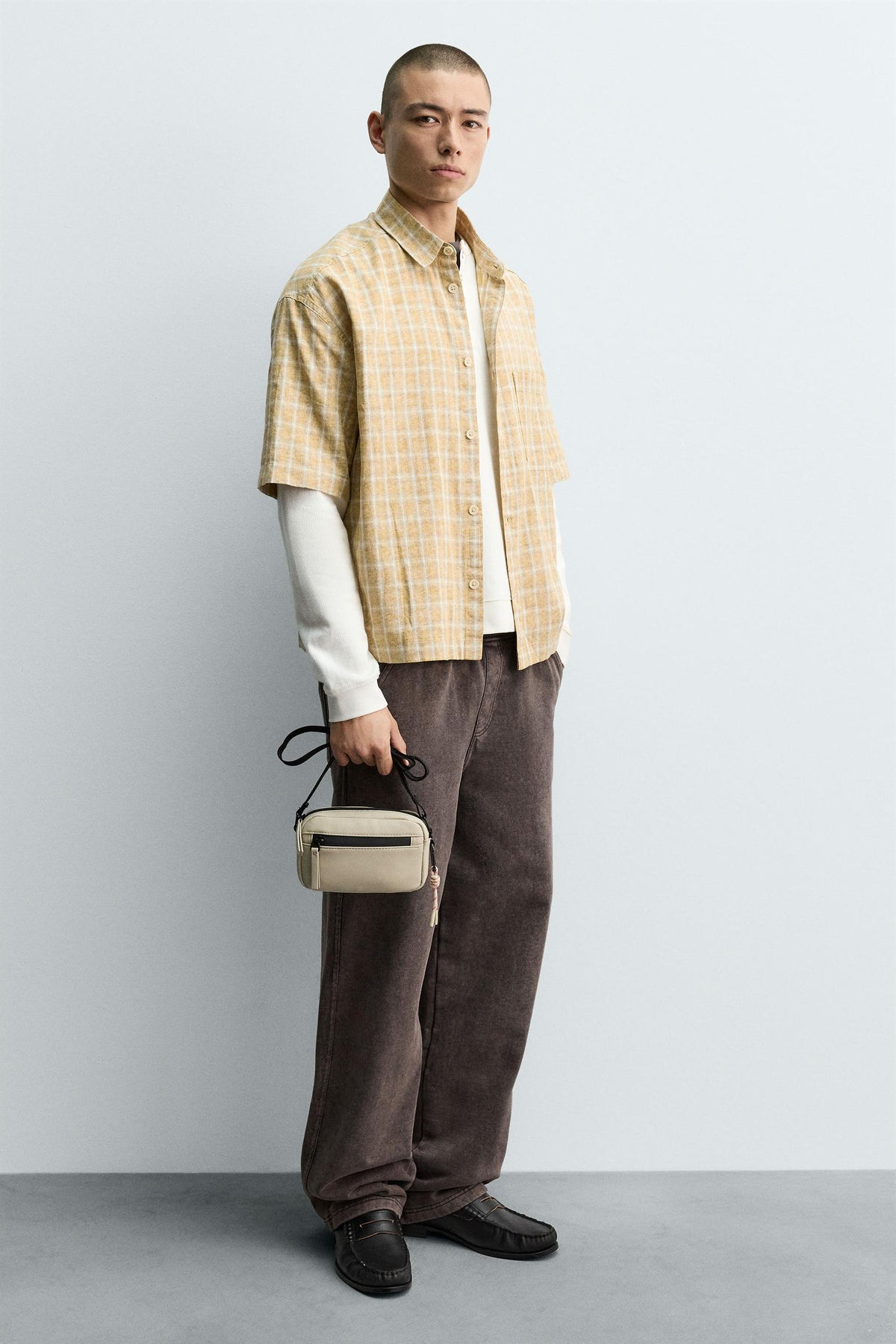 RUBBERISED CROSSBODY BAG - Image 2