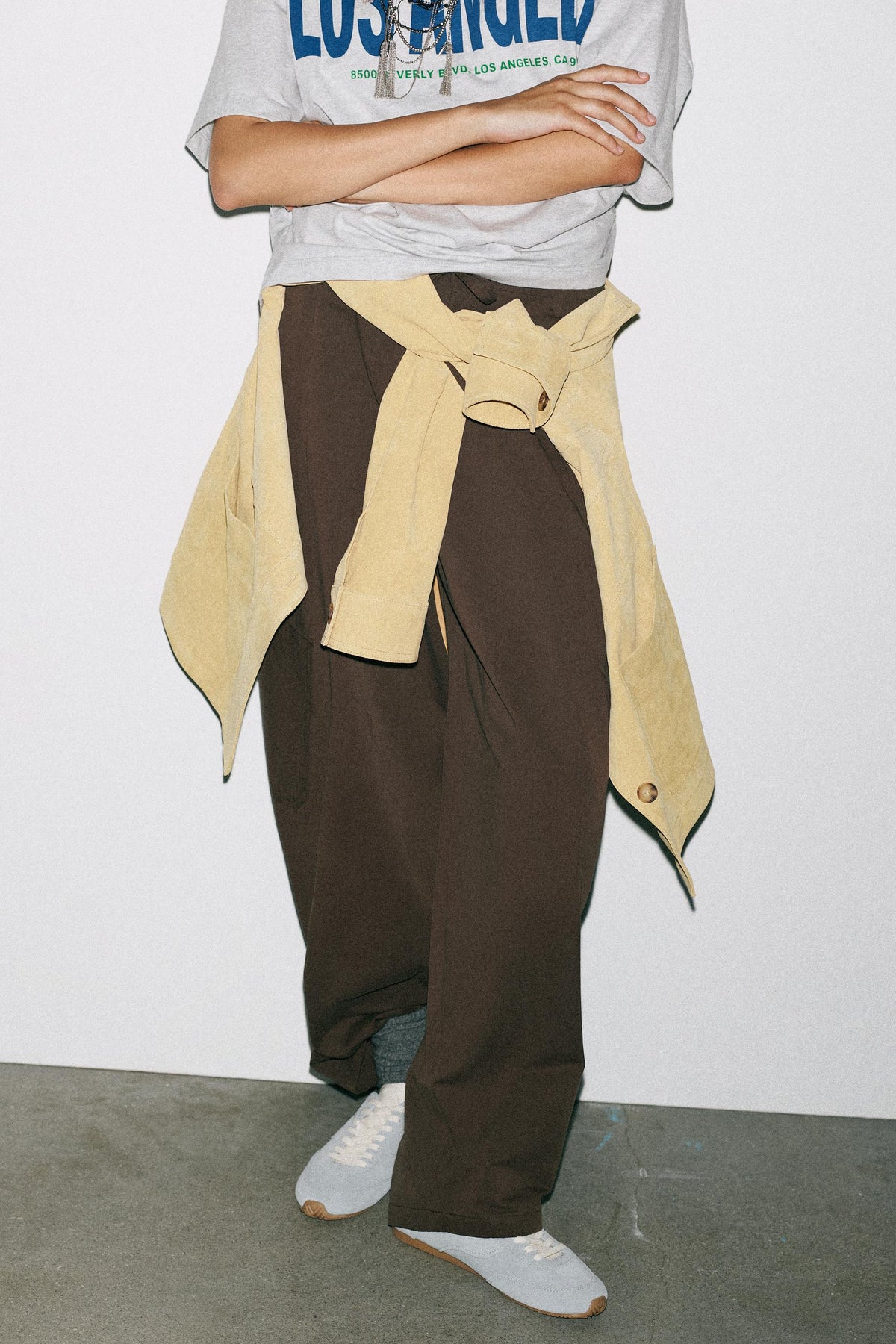 CONTRAST LEATHER TRAINERS