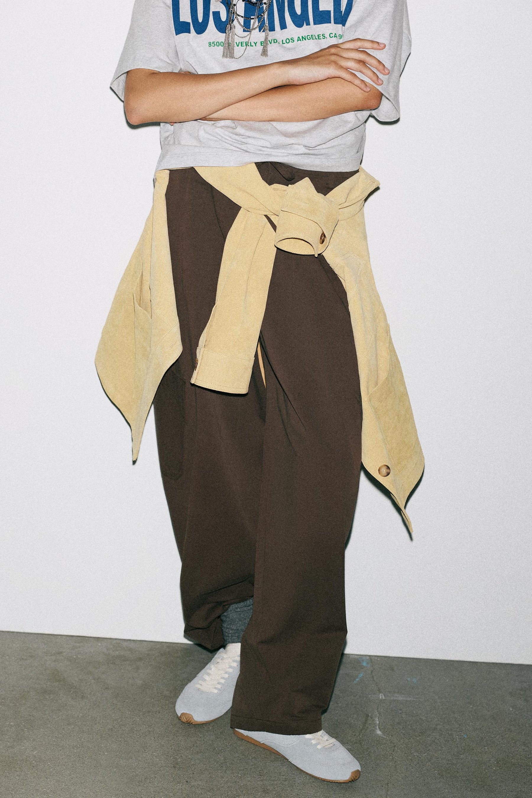 CONTRAST LEATHER TRAINERS