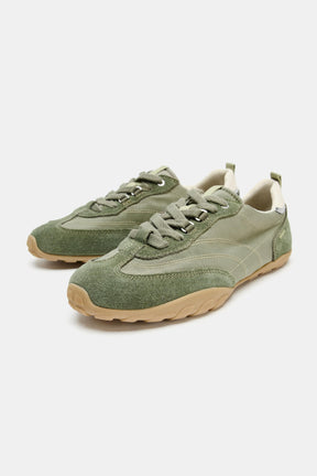 CONTRAST RUNNING SNEAKERS