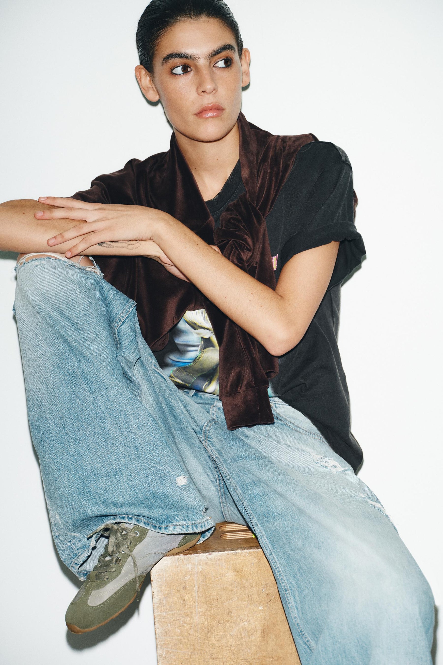 CONTRAST RUNNING SNEAKERS