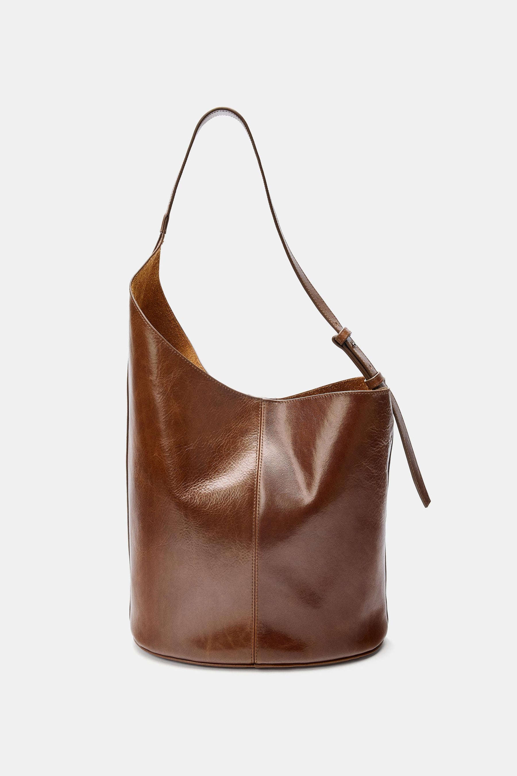 LEATHER BUCKET BAG
