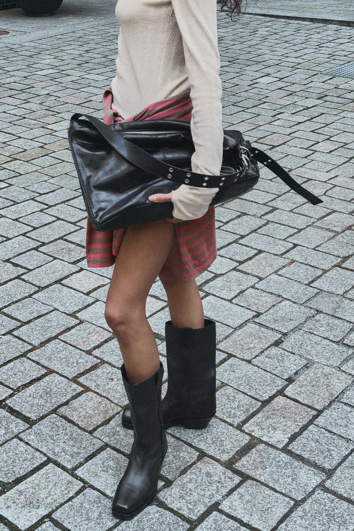 METAL EYELETS BUCKET BAG