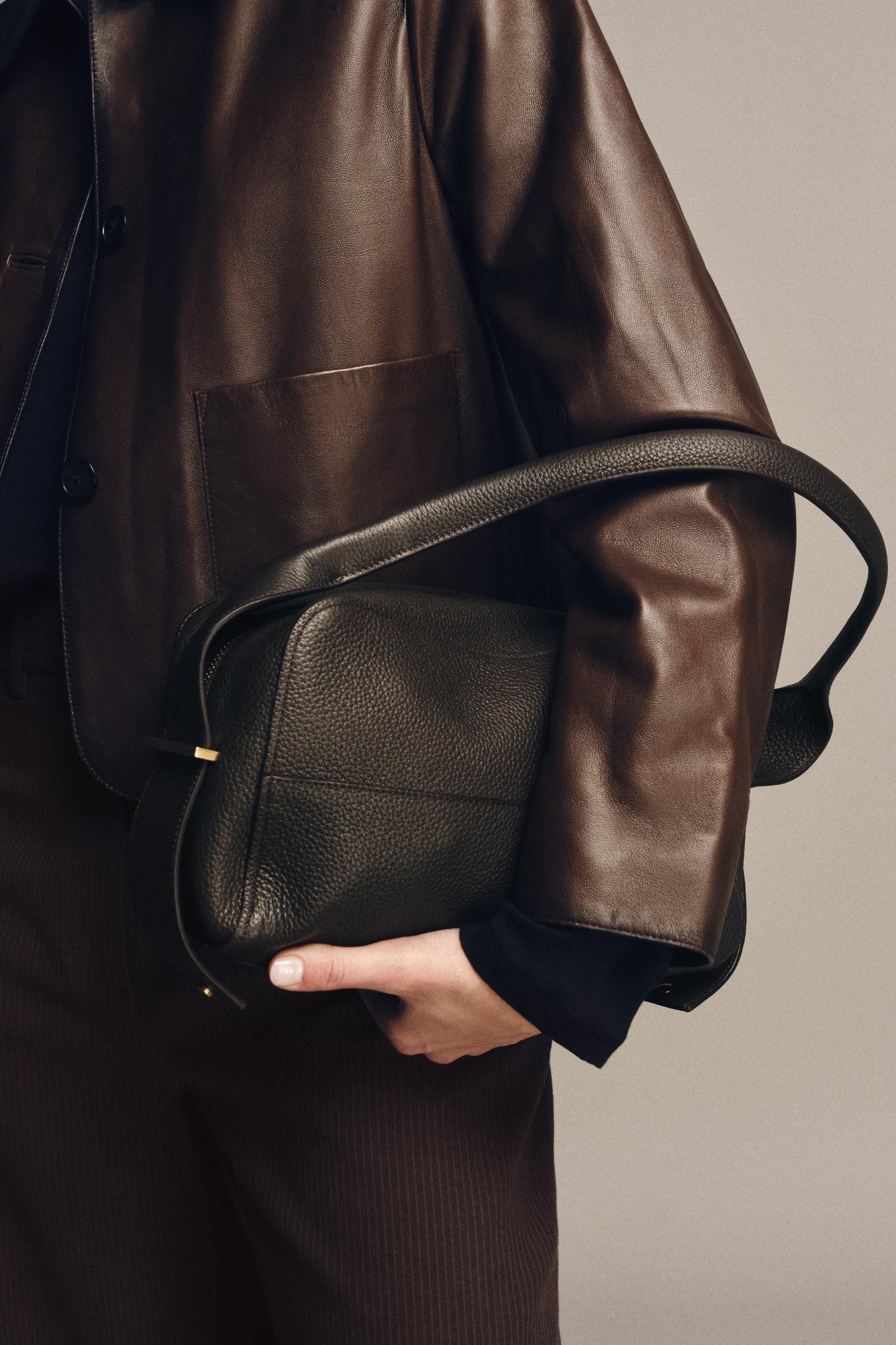 LEATHER SHOULDER BAG